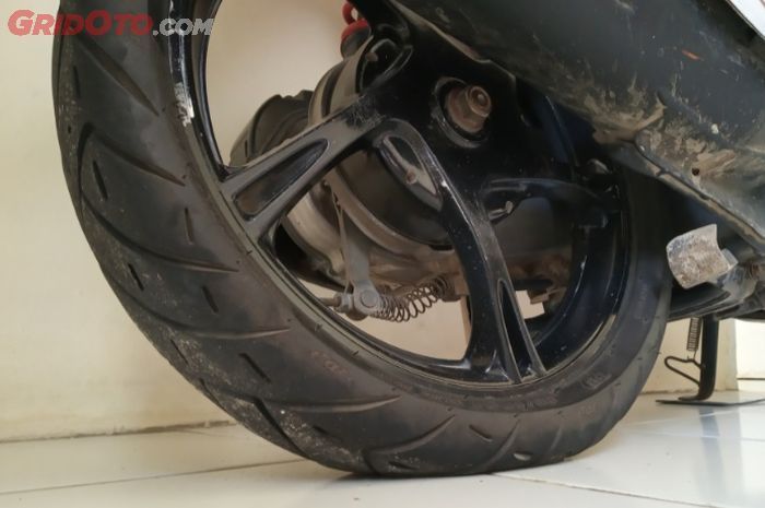 Ban motor kempis tapi enggak ada yang bocor ? 