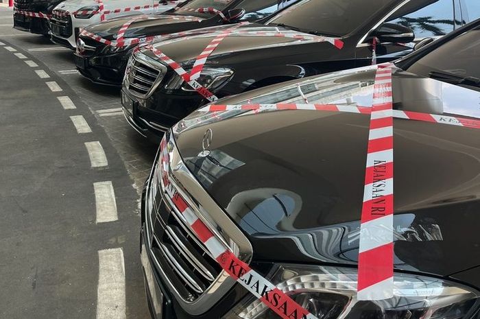 Lima mobil mewah Mohammad Riza Chalid, tersangka dugaan kasus korupsi minyak mentah disita