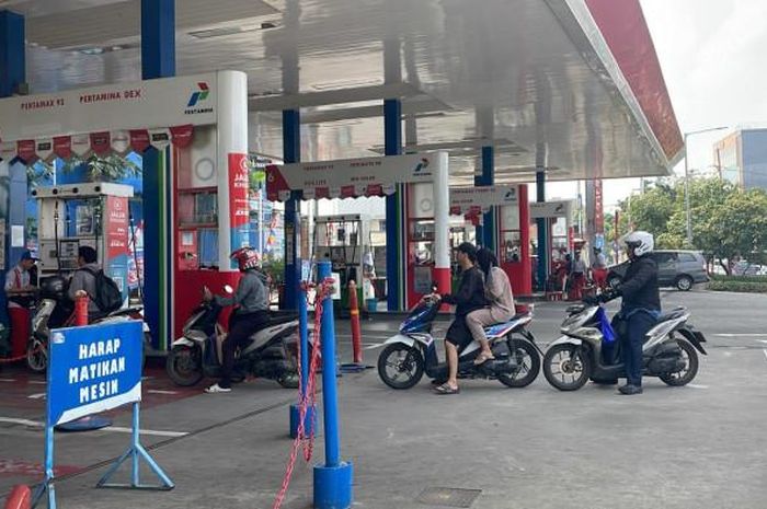 Puluhan motor rusak akibat insiden salah isi BBM di SPBU Kembangan