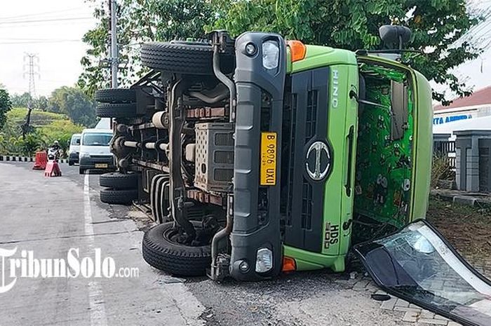 Truk muatan 12 ton terguling di Boyolali