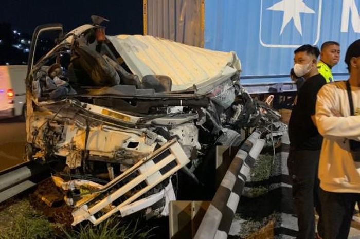 Terkuak ini penyebab kecelakaan beruntun di Tol Gayamsari, Semarang yang libatkan banyak mobil.