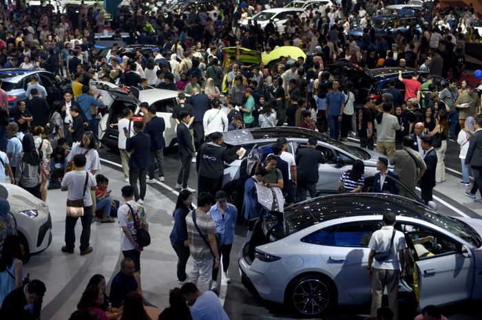 Ilustrasi penjualan mobil di GIIAS 2025