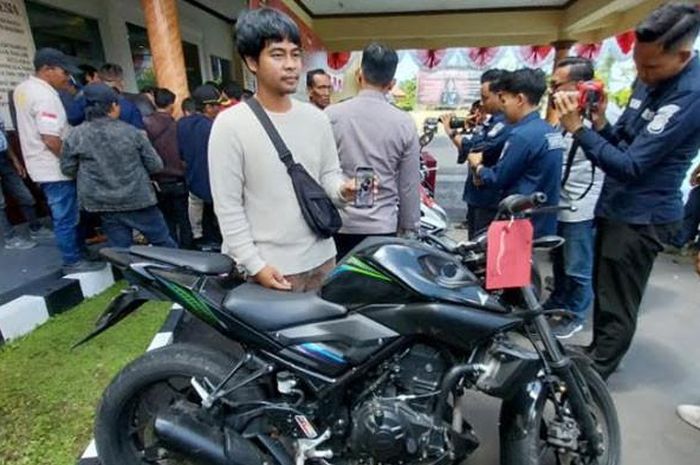 Pemilik Yamaha MT-25 kaget saat motornya ditemukan oleh polisi dan dikembalikan, ada yang berbeda