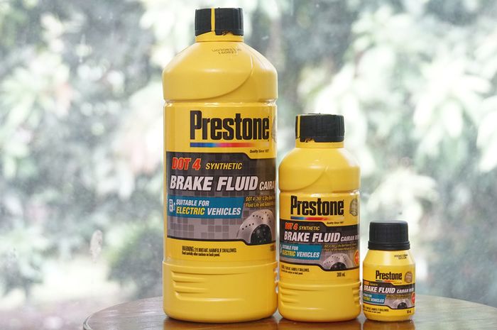 Henry Sada, Direktur Utama PT Autochem Industry (AI) pun mengenalkan produk minyak rem Prestone.