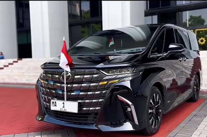 Toyota Alphard dinas ketua Mahkamah Agung RI, Sunarto kini memakai pelat nomor baru dari RI 8 menjadi MA 1