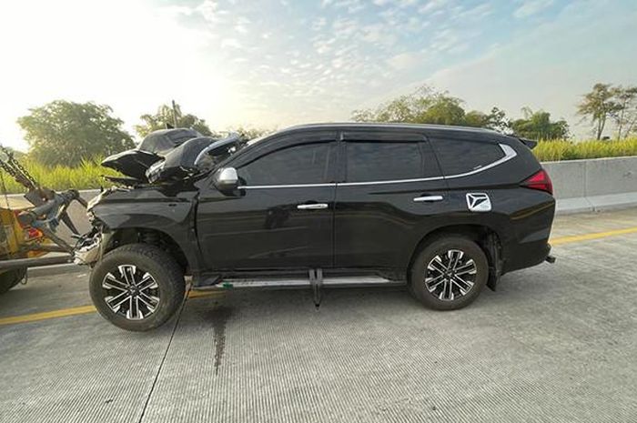 Mitsubishi Pajero Sport ringsek usai mengalami kecelakaan karambol di Tol Solo Ngawi