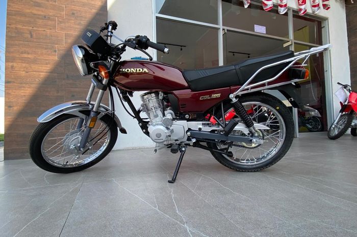 Honda CGL 125 punya bentuk bodi layaknya GL Max