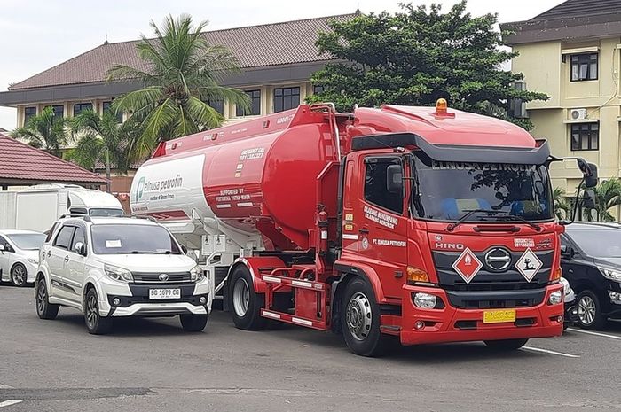 Truk tangki BBM milik PT Elnusa Petrofin yang jadi barang bukti tindak pidana sopir dan kernet karena tilep 400 liter Solar dan Dexlite pakai cara licik