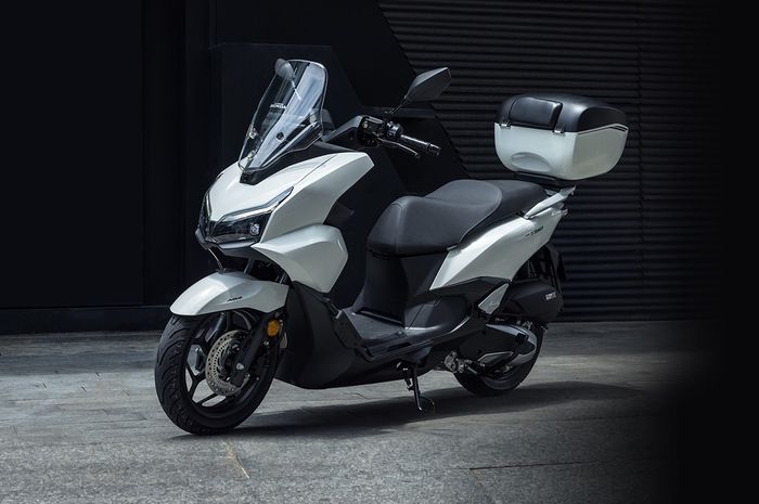 Oriq qizlar bilan anal jinsiy aloqa Yirtqichlar haqida porno film