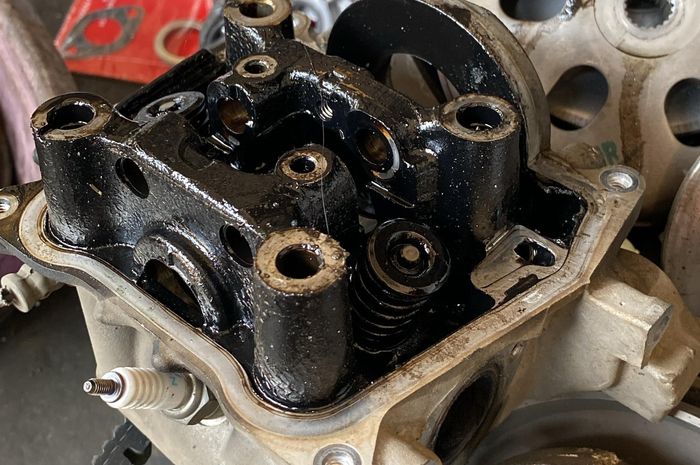 Dampak oli mesin palsu 