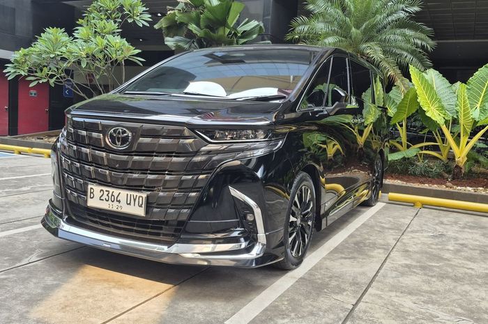 Toyota All New Alphard yang disita KPK dari rumah dinas Eks Wakil Menteri Ketenagakerjaan (Wamenaker) Immanuel Ebenezer di kawasan Pancoran, Jakarta Selatan