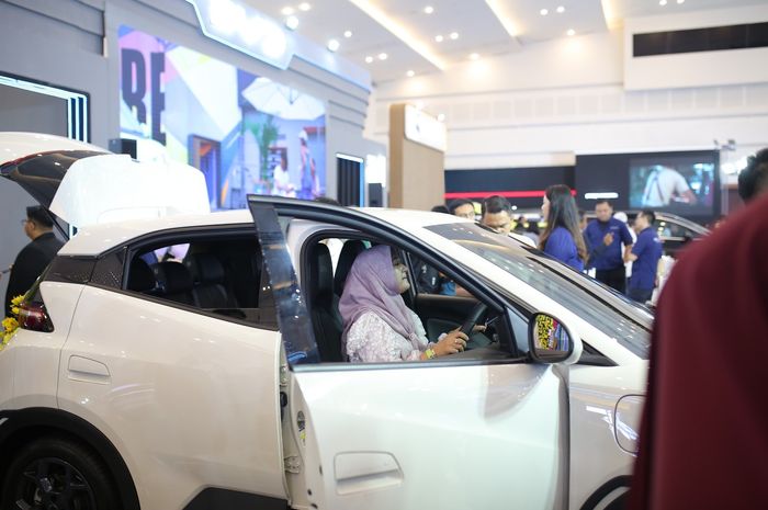 BYD Indonesia melanjutkan partisipasinya di GIIAS Surabaya 2025 yang digelar pada 27 Agustus &ndash; 31 September 2025 di Grand City Convex, Surabaya, Jawa Timur.
