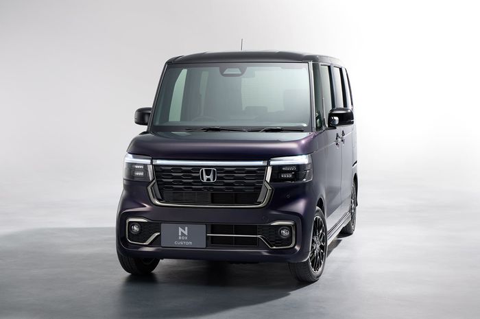 Honda N-BOX Custom.