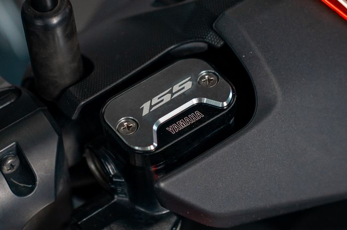 Cap reservoir dibuat khusus dengan mesin CNC