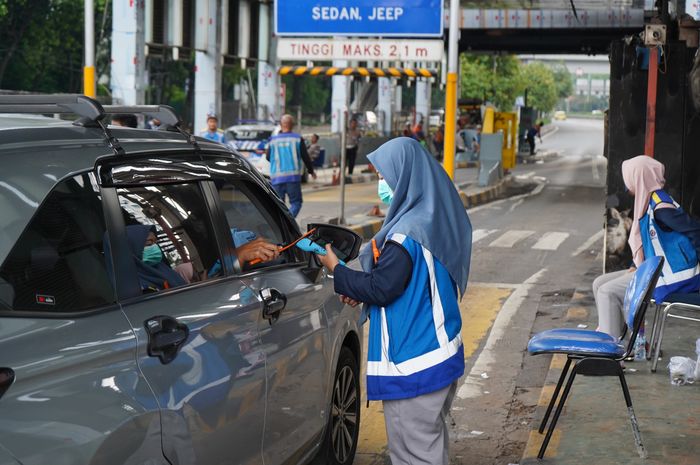 Tiga hari pasca aksi unjuk rasa di depan Gedung MPR/DPR yang berujung pada terbakarnya tujuh gerbang tol, Jasa Marga terus melakukan pemulihan di Ruas Tol Dalam Kota
