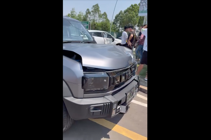 Kondisi Jetour T2 yang sedang melakukan road test remuk menabrak samping Chery Omoda 5 di PIK 2, Jakarta Utara