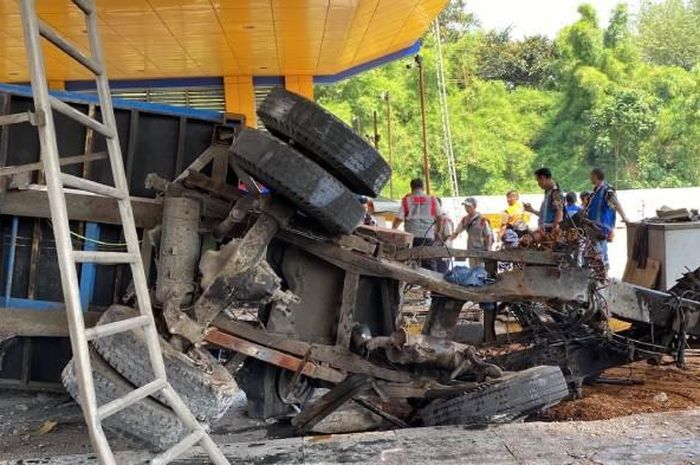 Truk yang terlibat kecelakaan di GT Ciawi 2 Bogor