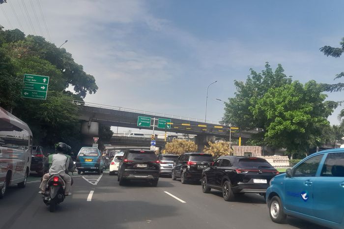 Jalur protokol Cawang tidak ditemukan adanya mobil dinas menggunakan strobo dan sirine