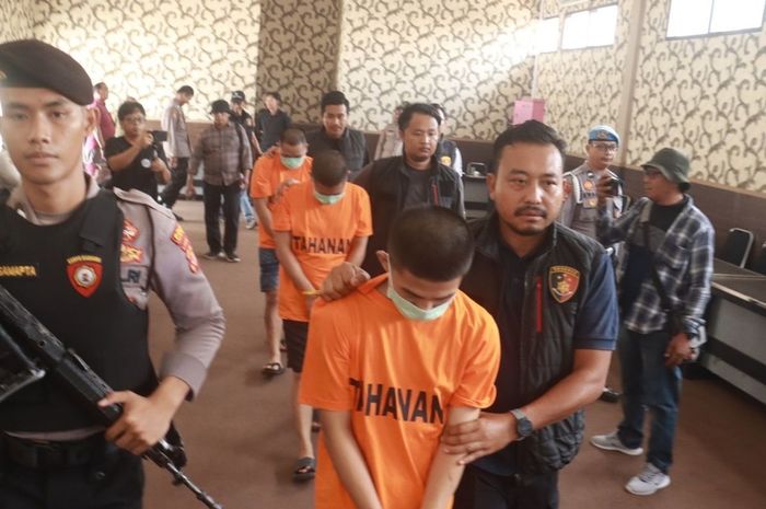 Tiga preman pemalak pengemudi mobil Rp 650 ribu dengan dalih agar bisa naik kapal di Pelabuhan Bakauheni tertangkap Polisi