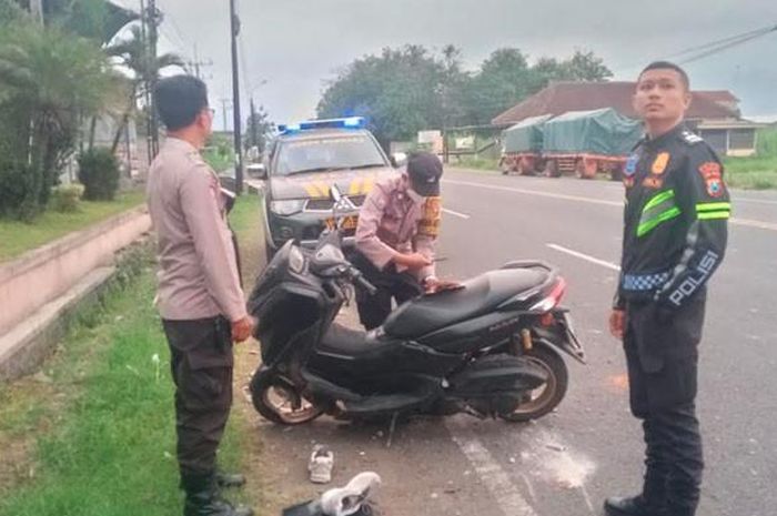 Yamaha NMAX yang dikendarai dua supporter Timnas Indonesia ringsek usai tabrak beton. Satu nyawa melayang