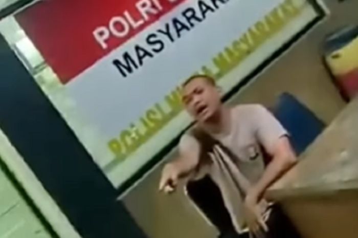 Polisi Polsek Cikarang Utara tolak proses  pelaku curanmor yang dibawa warga ke kantor. Begini endingnya
