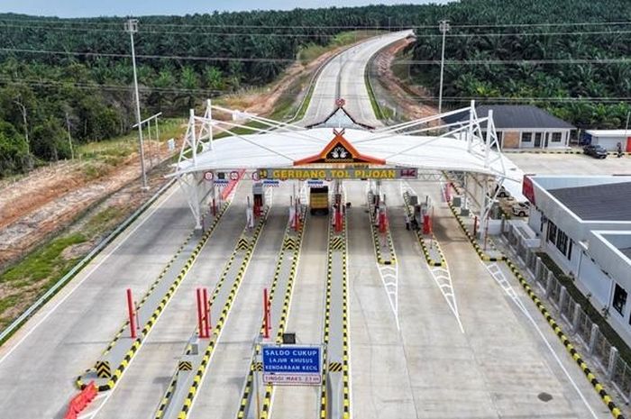 Situasi di depan Gerbang Tol Pijoan akses Tol Betejam Seksi 3 pada Minggu (14/9/2025) pagi.