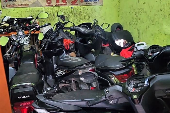 Belasan motor hasil curian yang disimpak di rumah kontrakan daerah Matraman, Jakarta Timur