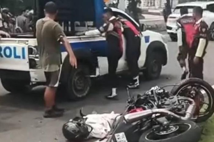 Kawasaki ZX-25 senggo setang pengendara Scoopy. Begini masibnya