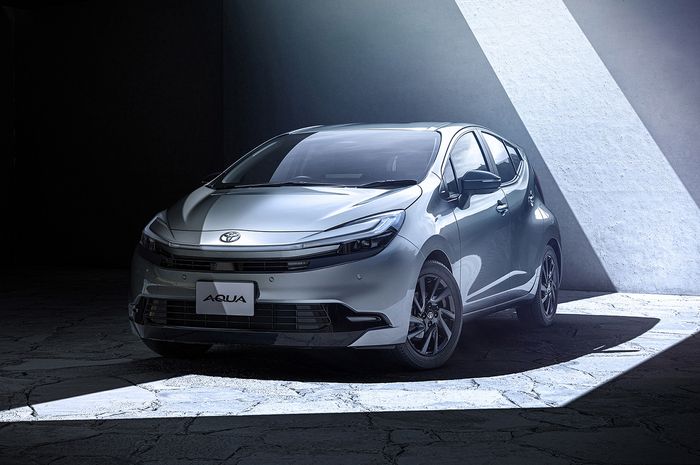 Toyota Aqua terbaru memiliki tampang lebih ganteng.