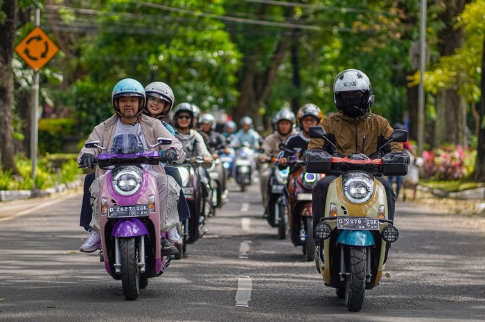 City rolling Scoopy Coffee Rave 2025 di kota Bandung, Jawa Barat