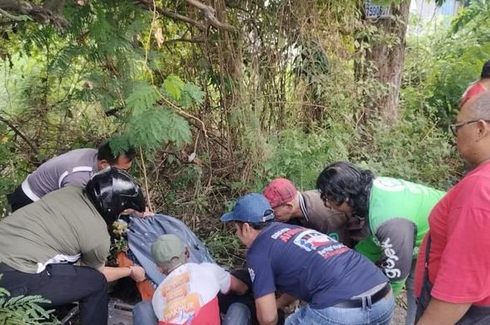 Pengendara Vario yang awalnya sempoyongan saat melaju di jalan raya berakhir tewas.  