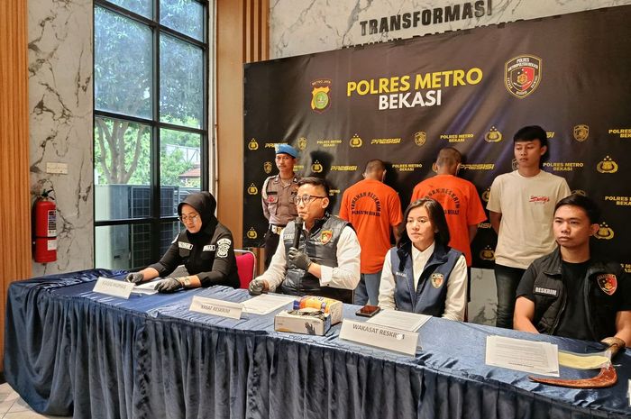 Konferesni Pers Polres Metro Bekasi penangkapan dua pelaku begal idealis, yang hanya fokus mengincar Honda BeAT saja, selain itu tidak diambil