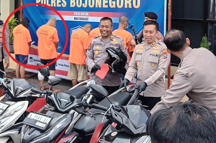 Dalam lingkaran merah, pasangan suami-istri asal Lamongan, Jawa Timur pelaku pencurian motor di 30 lokasi di Bojonegoro