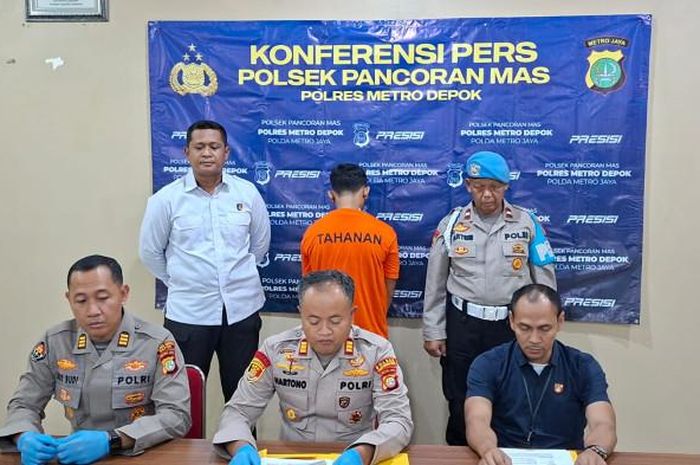 Konferensi Pers Polsek Pancoran Mas kasus pencuri Vespa Matic di Jl Ponpes Qotrun, Cipayung Jaya, Kota Depok, Jawa Barat