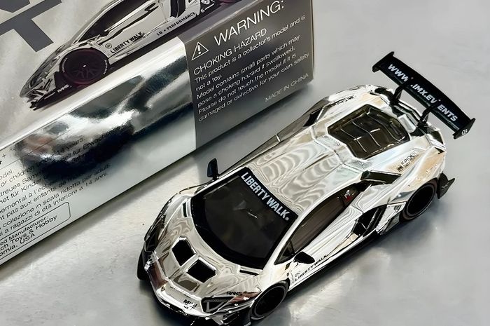 Diecast 1:64 Lamborghini Aventador Chrome Edition kembaran mobil 1:1 milik Raffi Ahmad yang bakal dihadirkan Liberty Walk di IMX 2025