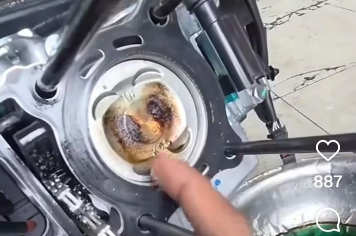 Kondisi mesin motor yang baru turun dari dealer