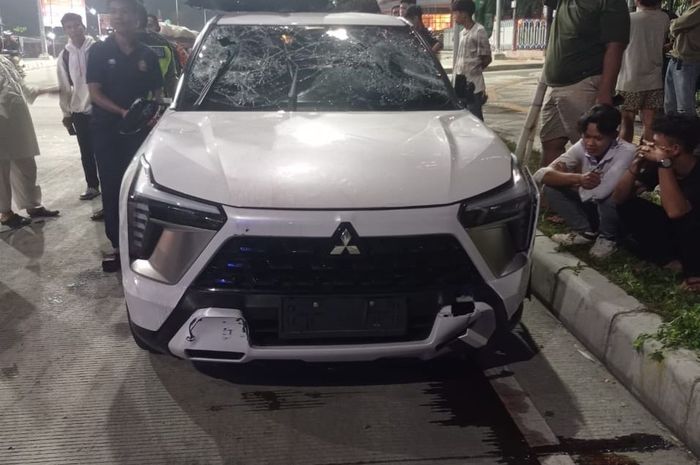 Mitsubishi XForce yang diamuk massa karena salah sasaran di Jl Ngumban Surbakti, kota Medan, Sumatera Utara
