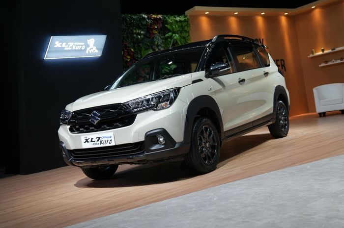 Suzuki New XL7 Hybrid Alpha Kuro 