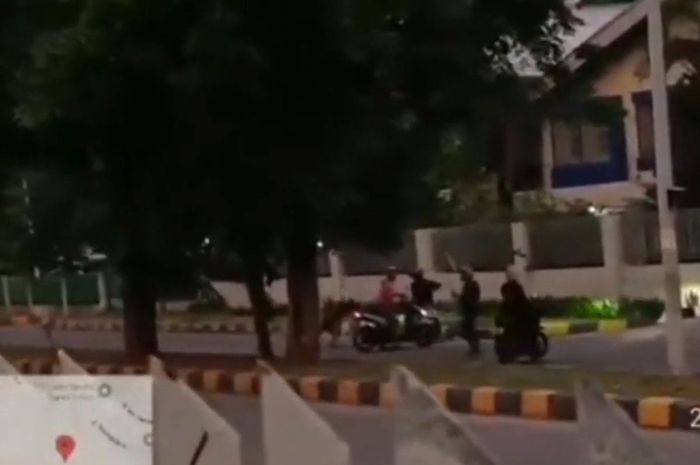 Aksi begal motor di pagi hari. korban kena celurit di punggung