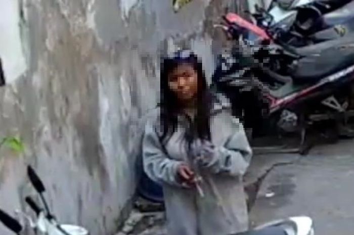 Wanita muda inisial A (22) pelaku pencurian Yamaha Mio di Jl Lodan Raya, Pademangan, Jakarta Utara yang kemudian dijual bodongan Rp 300 ribu