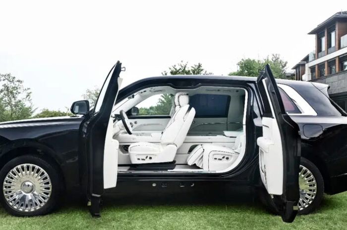 Produsen vacum dan alat pel rilis mobil keduanya yang identik dengan Rolls-Royce Cullinan