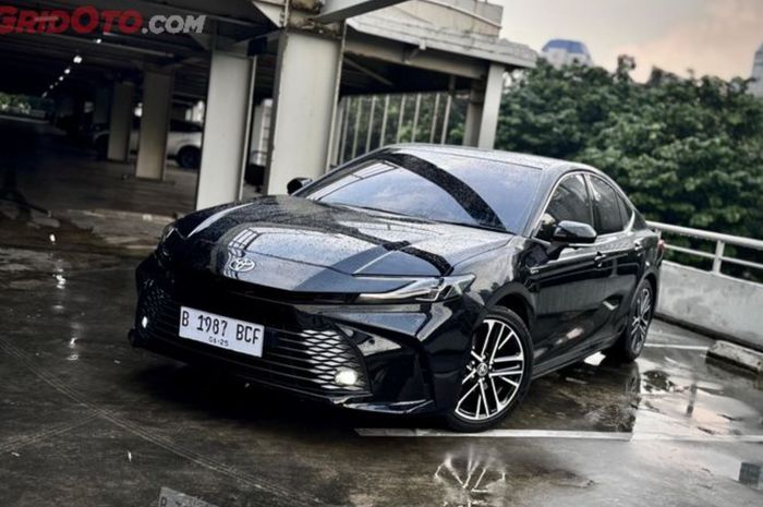 harga Toyota Camry HEV per September 2025