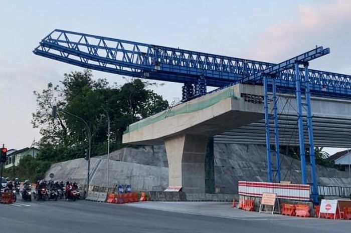 Proyek Tol Bawen-Jogja yang berada di atas exit tol Bawen menunjukkan perkembangan