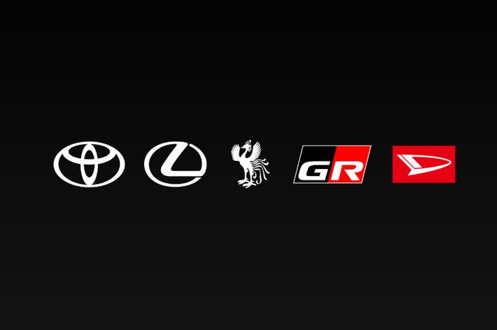 Susunan brand-brand Toyota dengan Century di tengah.