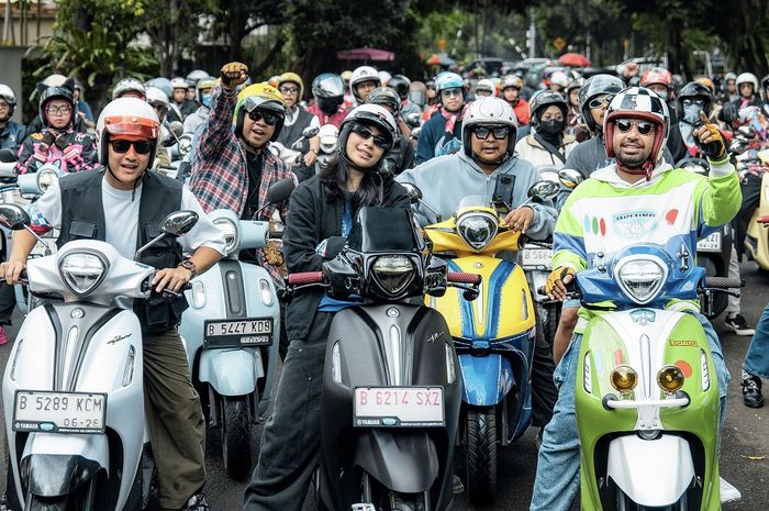 Para peserta Pop On Wheels yang dihadiri ratusan pengguna Yamaha Fazzio dan Grand Filano Hybrid, termasuk Sintya Marisca