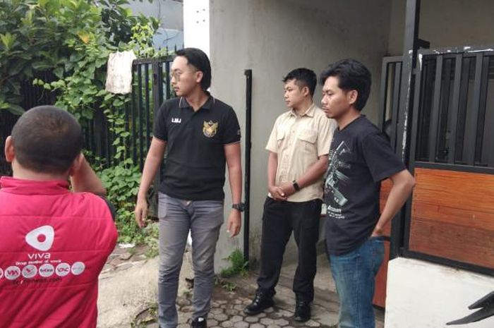 Olah TKP pencurian Honda BeAT Street milik wartawan Foto Antara di kantor Ikatan Jurnalis Televisi Indonesia (IJTI).
