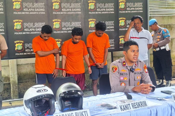 Tiga begal yang menyamar jadi debt collector saat menggasak motor korban dibekuk Polsek Kelapa Gading