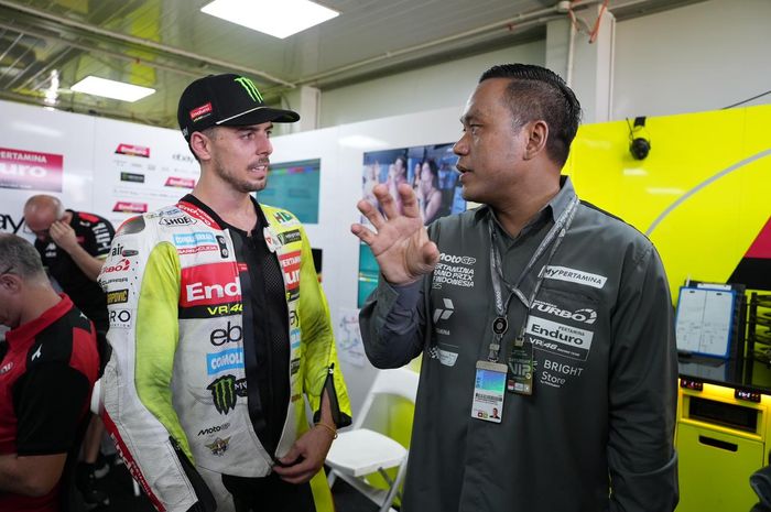 Direktur Utama PT Pertamina (Persero) Simon Aloysius Mantiri melakukan kunjungan ke paddock Pertamina Enduro VR46 Racing Team 