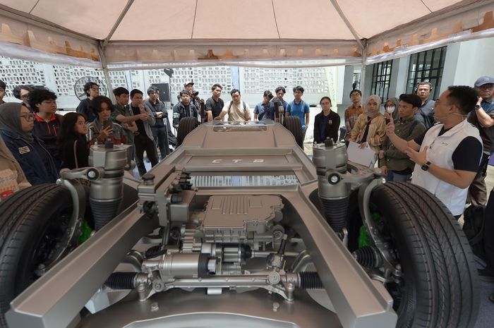 BYD pamerkan teknologinya ke mahasiswa