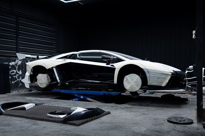 Lamborghini Aventador Liberty Walk